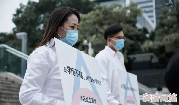 探索胖女人的魅力：打破偏见与审美标准的真实故事